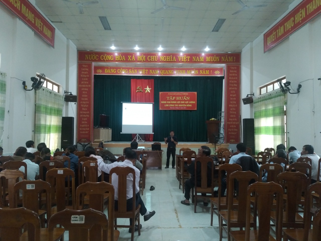 UBND xã Tam Lộc tổ chức tập huấn nâng cao kiến thức cho Tổ khuyến nông cộng đồng trên địa bàn xã!